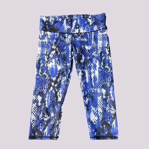 Alo Yoga Women's Vapor Python Snakeskin Cropped Leggings  Blue Size Small